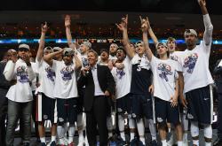 雷速体育官网首页-马刺血洗篮网，乔治统治全场的简单介绍