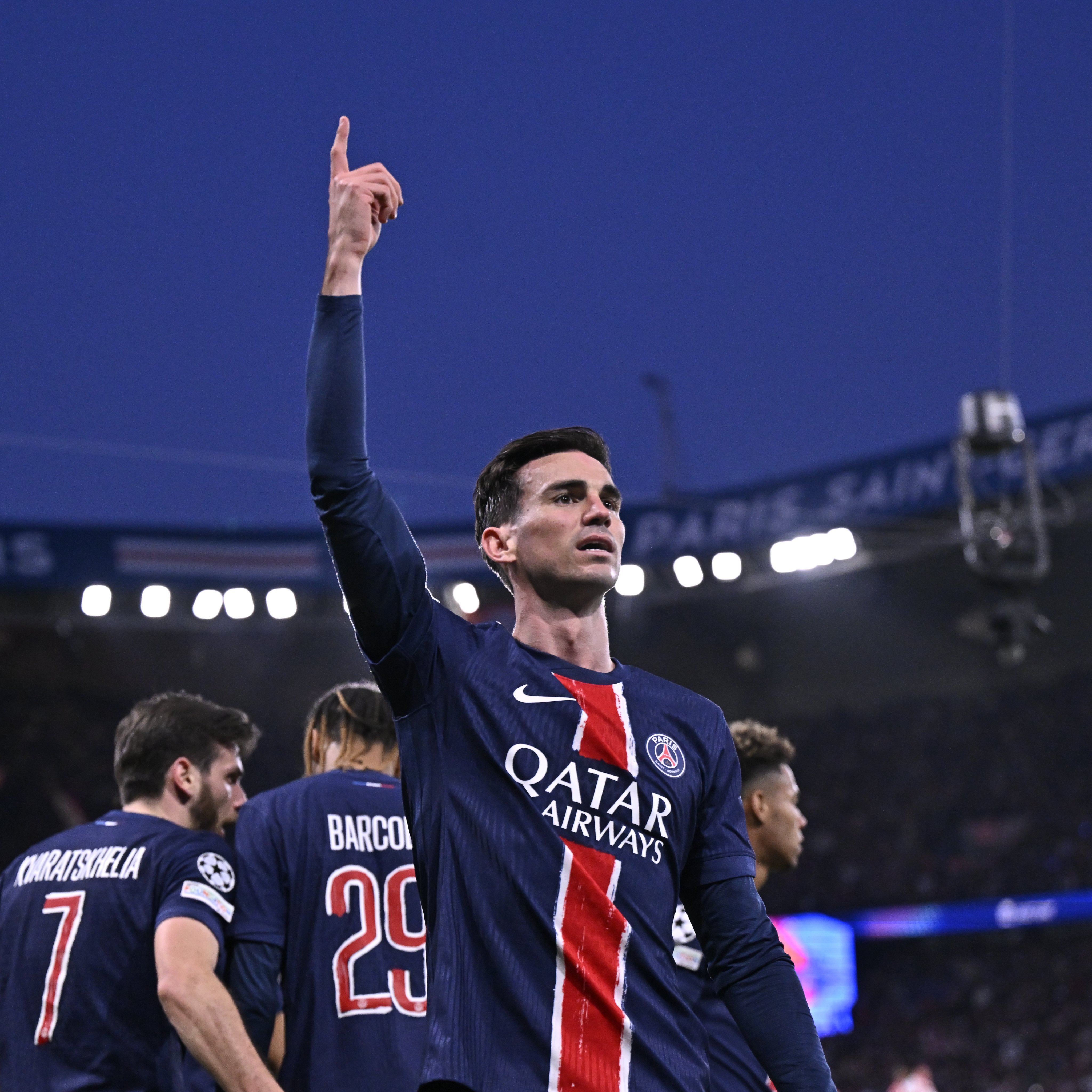 巴黎圣日耳曼逆袭拜仁,欧冠赛场备受关注 巴黎圣日耳曼逆袭拜仁,欧冠赛场备受关注