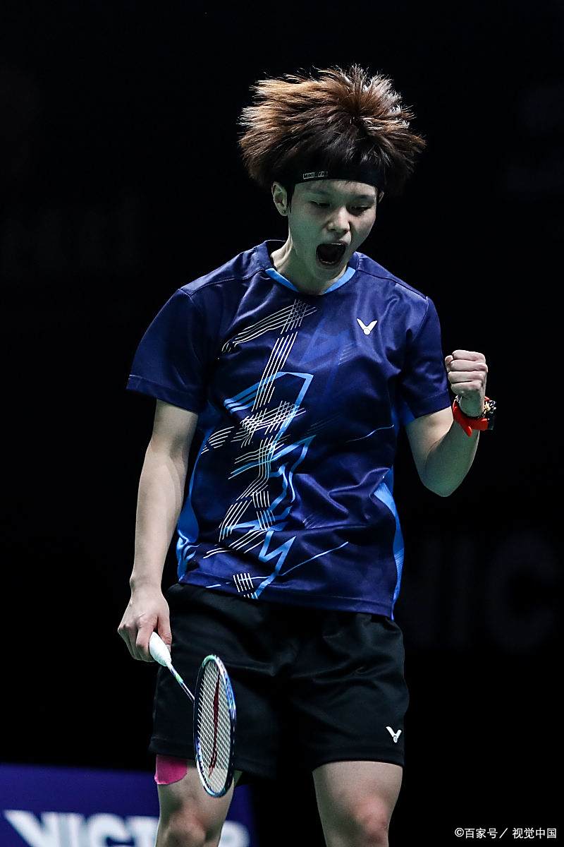 羽毛球比赛创纪录,选手登顶而立 羽毛球比赛创纪录,选手登顶而立