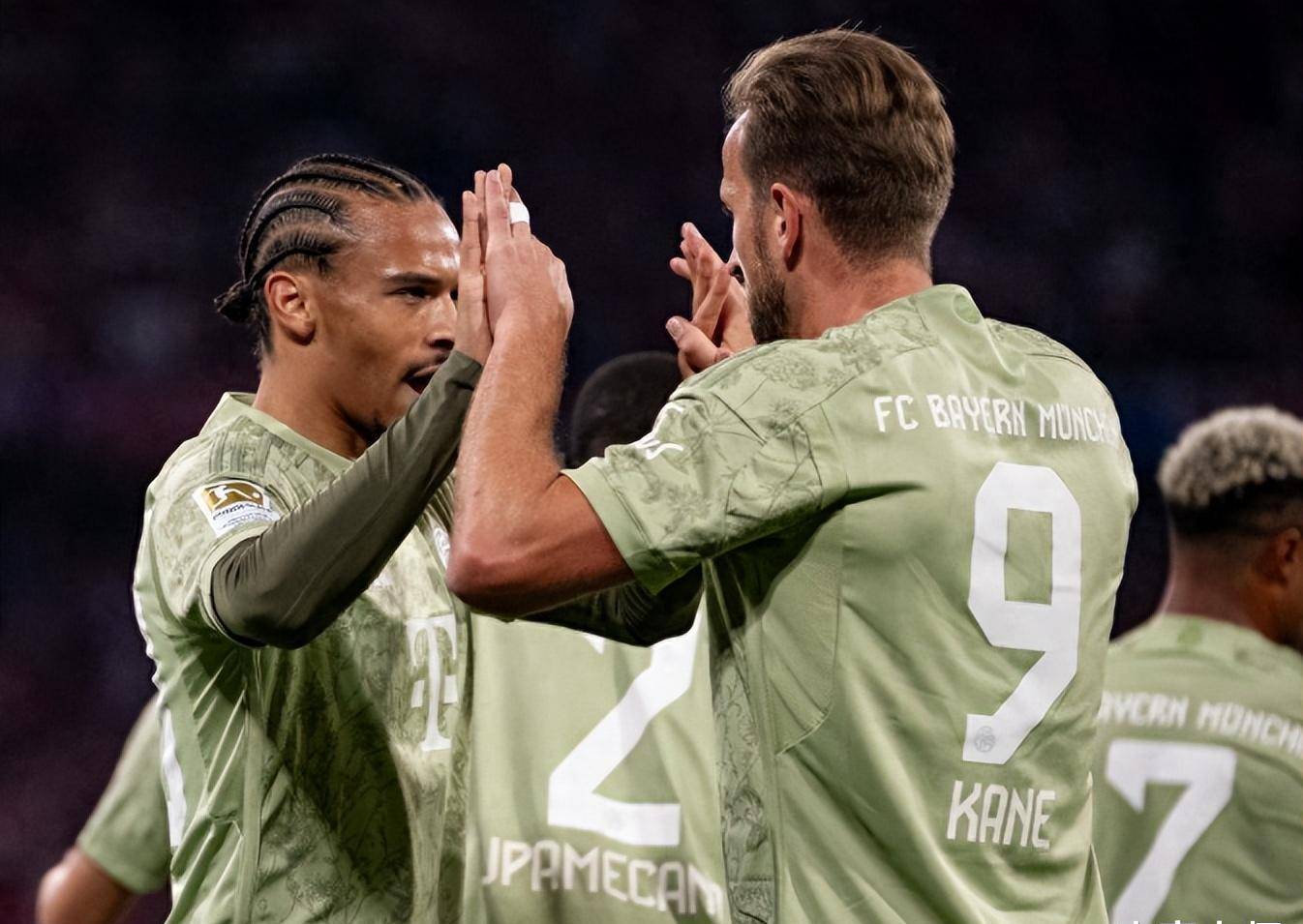 包含尤文血洗里昂,德利赫特打破历史纪录的词条 包含尤文血洗里昂,德利赫特打破历史纪录的词条