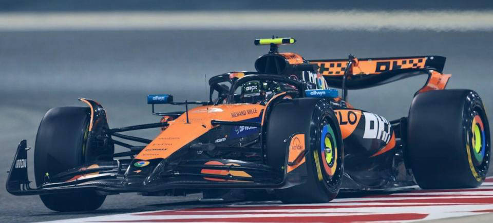 包含哈斯车队险胜迈凯伦,塞恩斯点燃赛场的词条 包含哈斯车队险胜迈凯伦,塞恩斯点燃赛场的词条