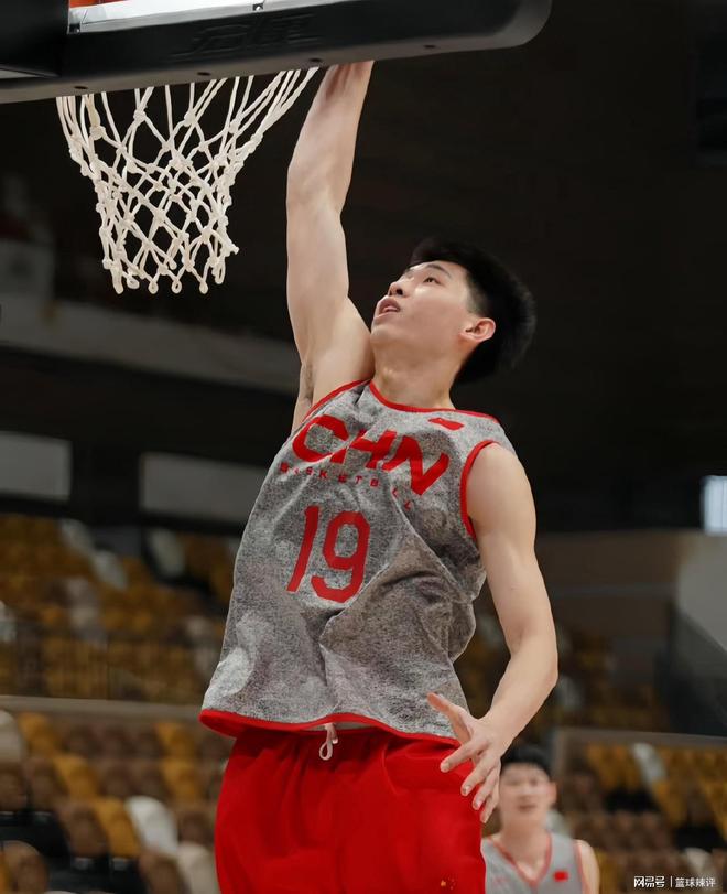 四川队横扫猛龙,胡金秋带队取胜的简单介绍 四川队横扫猛龙,胡金秋带队取胜的简单介绍