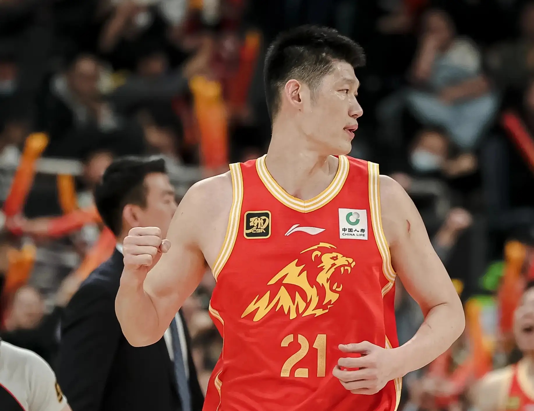 篮网鏖战广州队，胡金秋高光表现的简单介绍