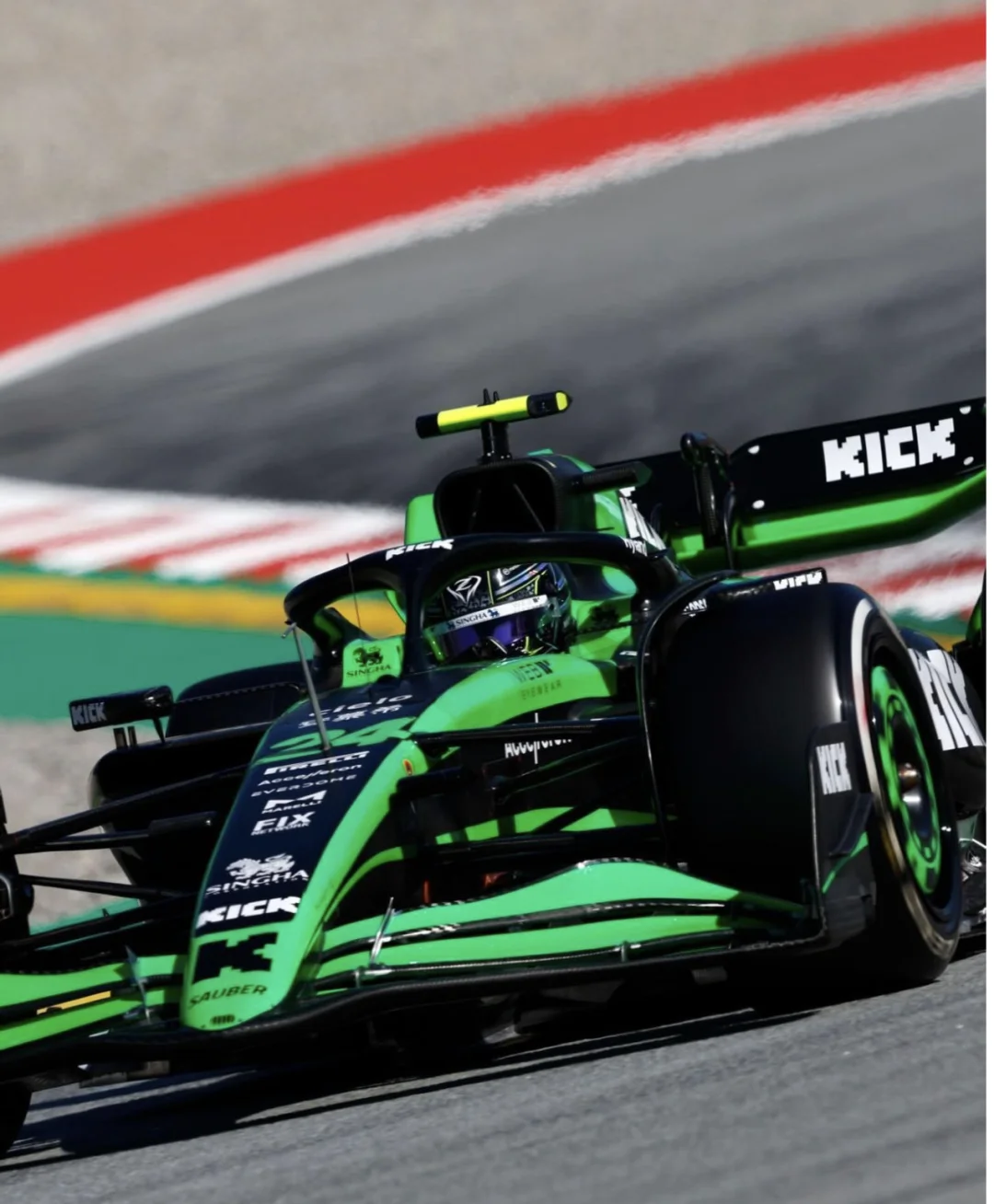 梅赛德斯横扫红牛二队，周冠宇刷新纪录